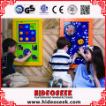 Hölzernes pädagogisches an der Wand befestigtes Spiel-Brett für das Kinderlernen